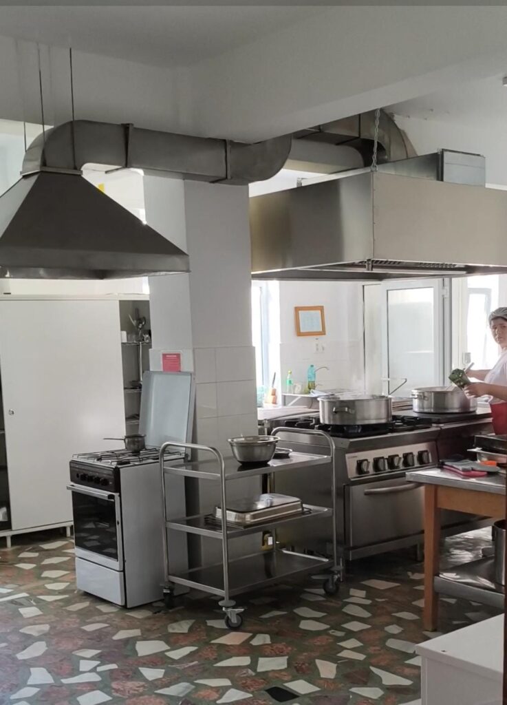 Bucătărie proprie cu sală de mese